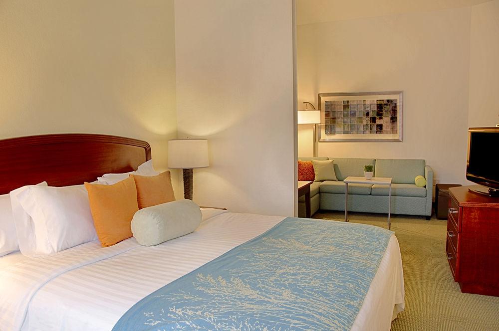 Springhill By Marriott Westshore Hotel 3*
