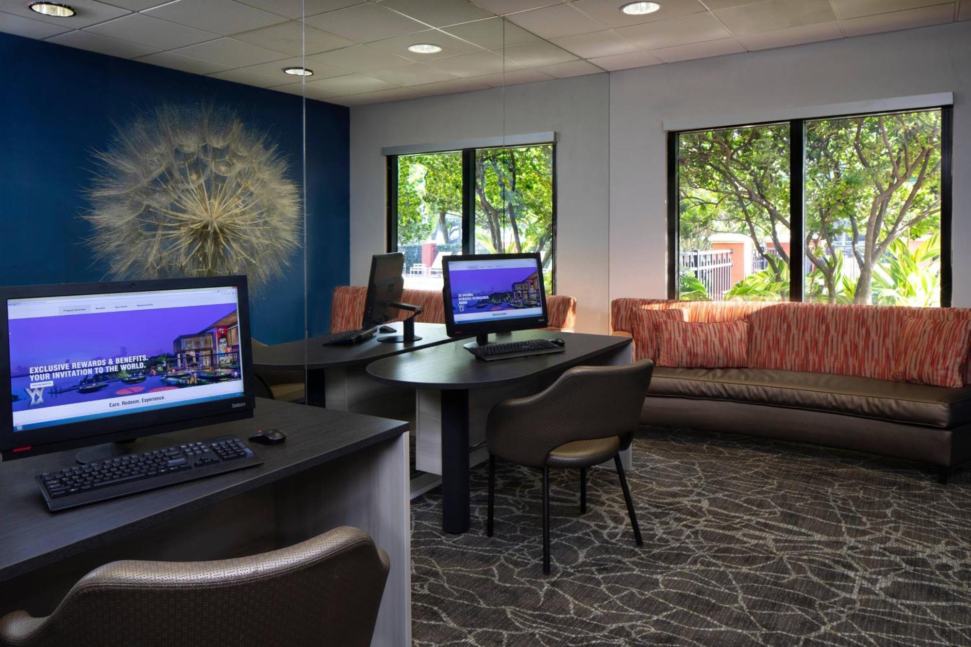 Springhill By Marriott Westshore Hotel 3*