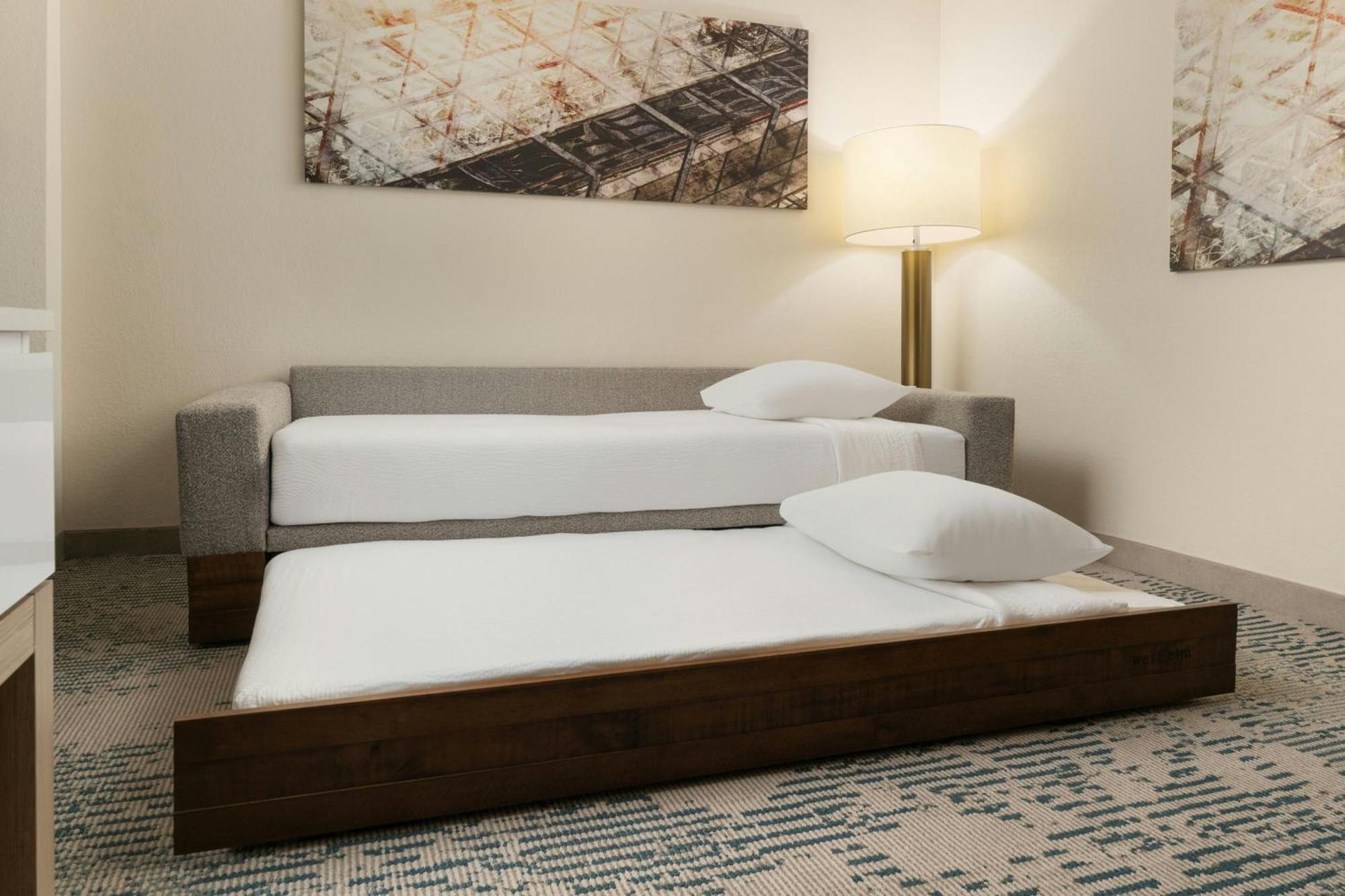 Hotel Springhill By Marriott Westshore 3*