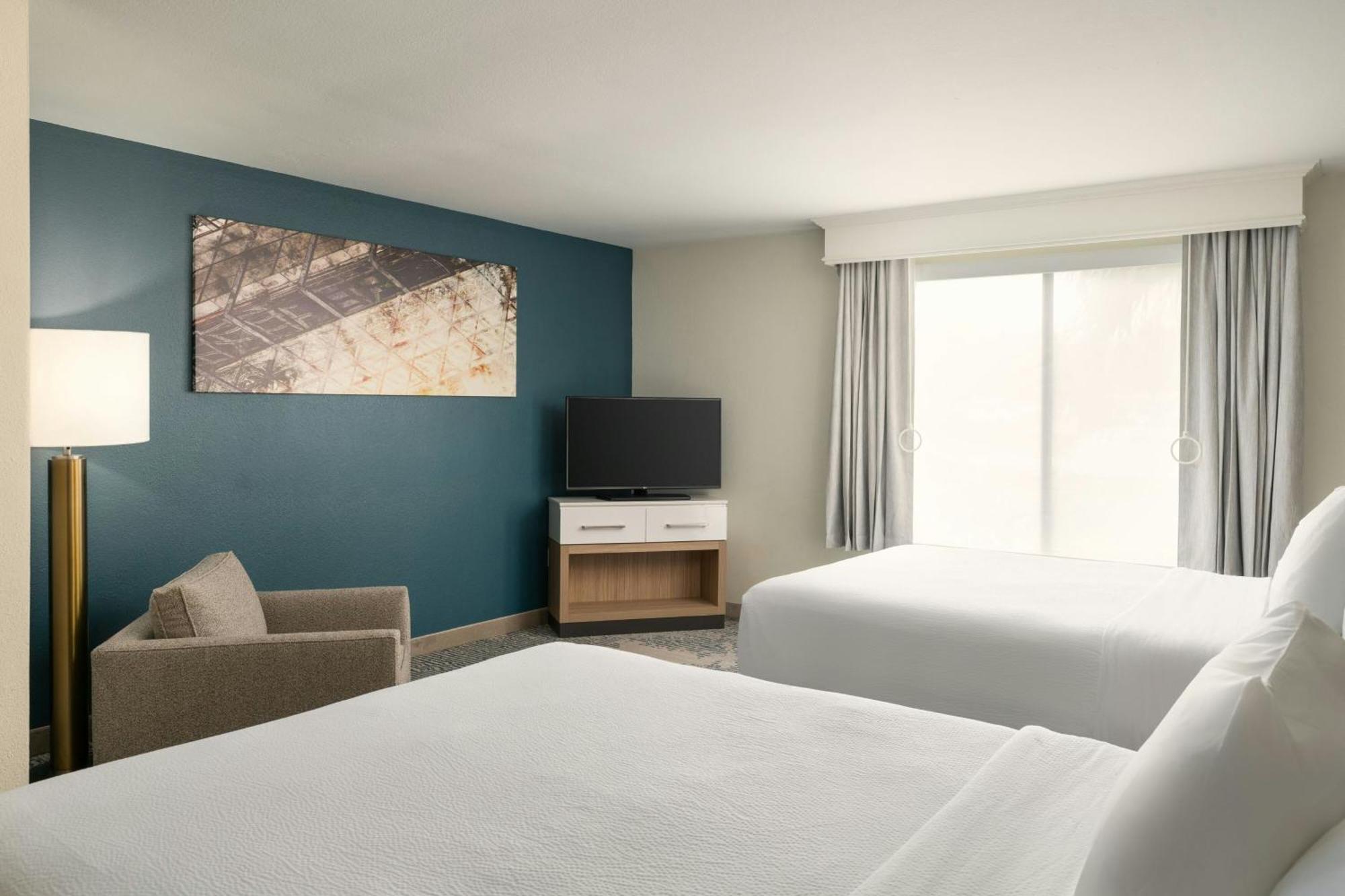 Springhill By Marriott Westshore Hotel