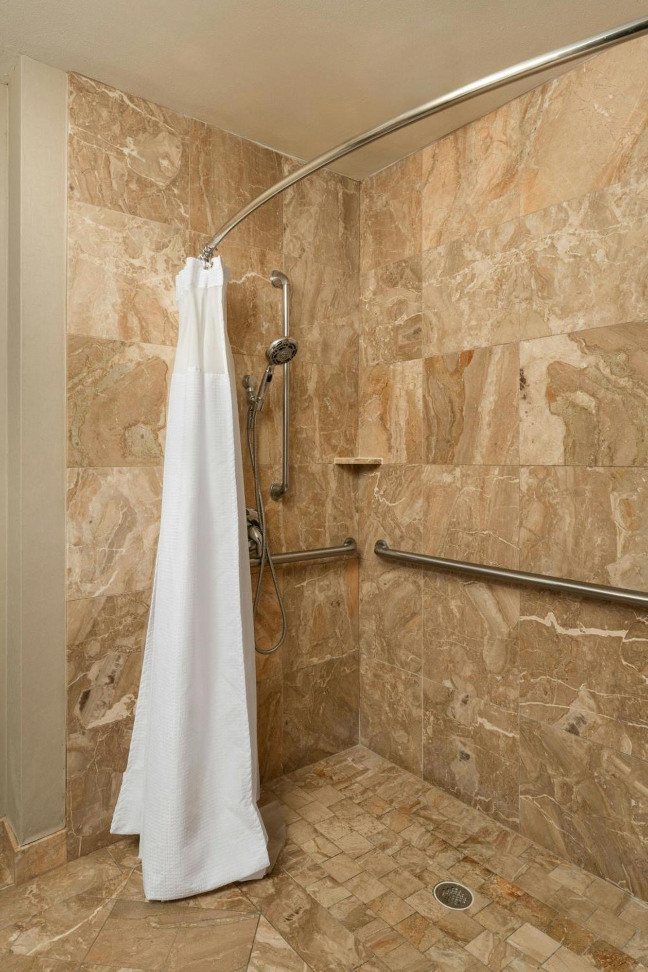 Springhill By Marriott Westshore Hotel 3*