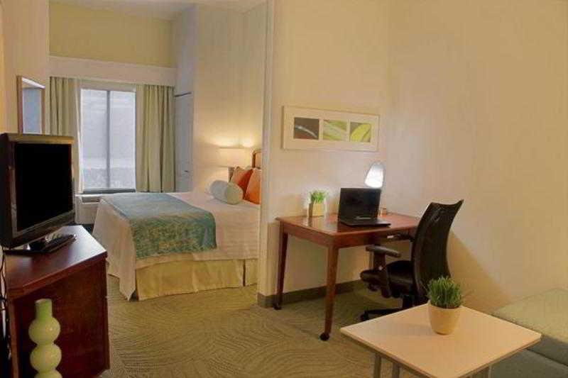 Springhill By Marriott Westshore 3*